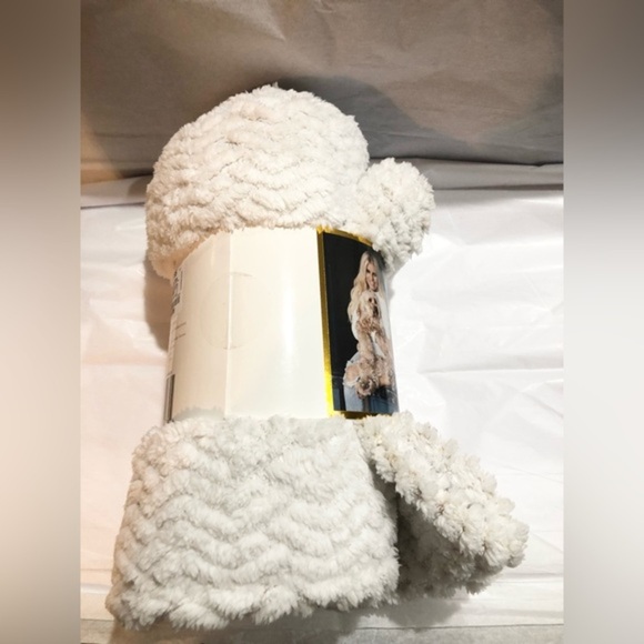 Jessica Simpson pet white faux fur cozy ultra plush pet throw blanket size 40x50 - Picture 11 of 14